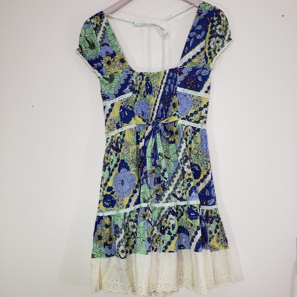 FREE PEOPLE Smocked, Floral, Eyelet Lace Tie Dress size Small - Picture 6 of 6